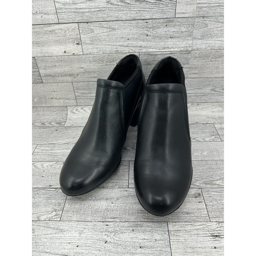Clarks Artisan Shoes Womens Size 8 Black Leather Slip‎ On Heels Comfort 2.5 Inch